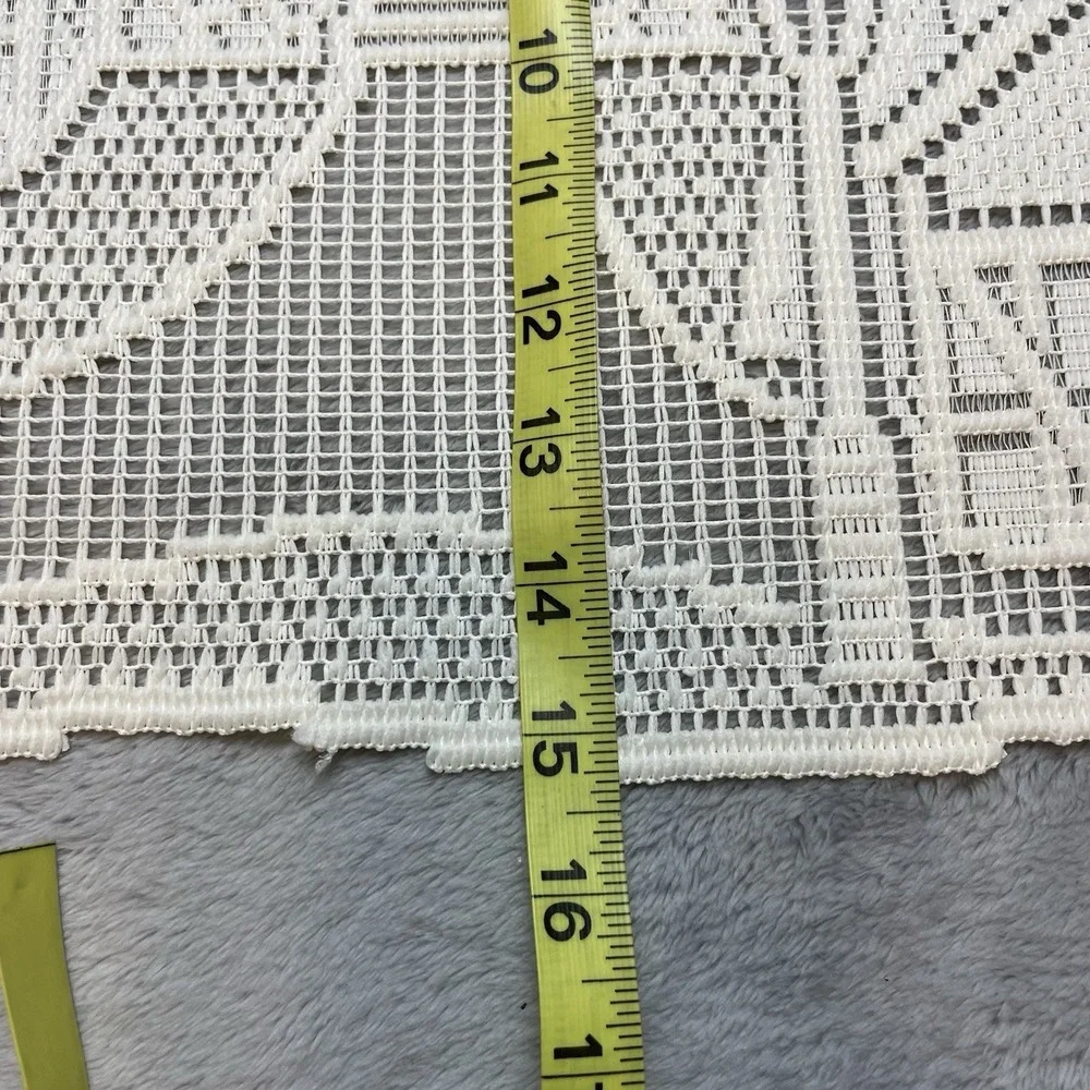 Crocheted‎ Victorian Christmas Village Cutout Table Runner 15